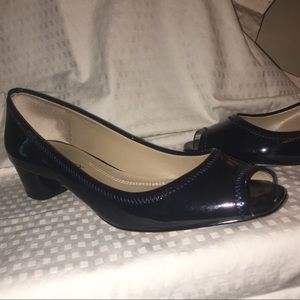 Ellen Tracy Blue Patent Peep Toe Size 6.5